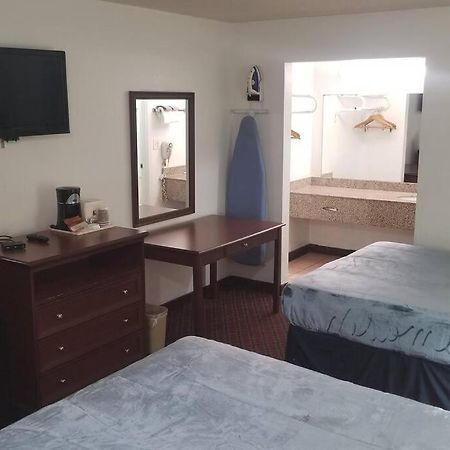 Hotel 2 Queen Beds Hotel Room 222 Wi-Fi Hot Tub Booking Stillwater Exteriör bild