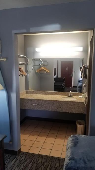 Hotel 2 Queen Beds Hotel Room 222 Wi-Fi Hot Tub Booking Stillwater Exteriör bild